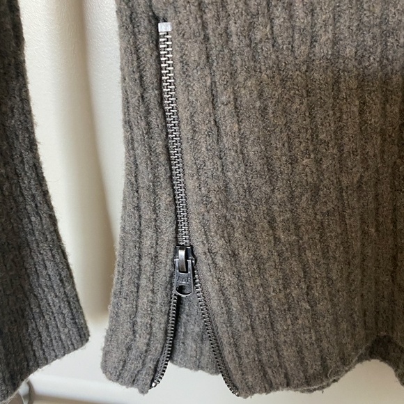 ABERCROMBIE & FITCH WOMENS SWEATER - Picture 3 of 6